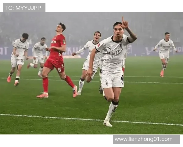 奥格斯堡逆转胜门兴，德甲榜上升至第六，展现强劲实力