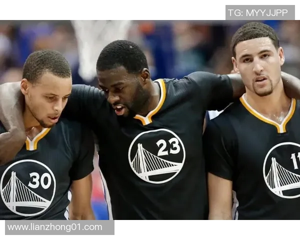 汤普森重返赛场!勇士双核再聚首,球迷欢呼雀跃